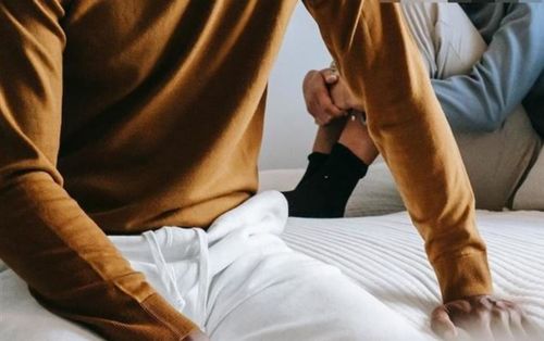 Người đàn ông tái hôn nhưng vẫn sống chung với vợ cũ suốt 10 năm, chỉ chịu ly hôn vợ hiện tại với một điều kiện gây phẫn nộ