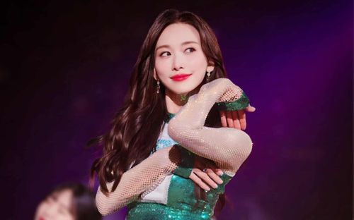 Mỹ nhân số 1 showbiz tái xuất bùng nổ, nhan sắc tuổi 51 xinh đẹp khó tin