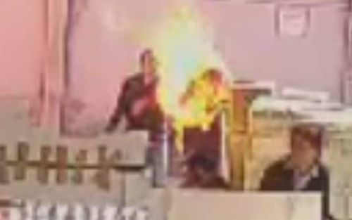 Người phụ nữ bị bạn trai thiêu sống tại siêu thị, hiện trường gây ám ảnh