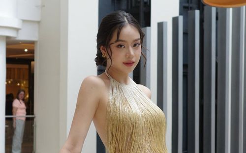 Clip 10 giây cận visual đẹp ngẩn ngơ của Thanh Thuỷ