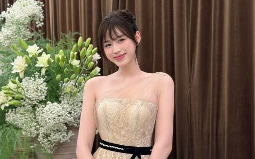 Đỗ Thị Hà diện váy cúp ngực, một chi tiết quyến rũ 'hớp hồn'