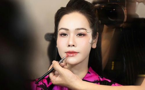 Máy quay giá 86 triệu của Nhật Kim Anh