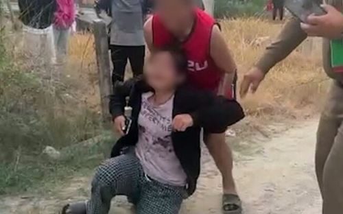 Nhận tin dữ về chồng, người vợ khóc đến ngất xỉu sau khi đến hiện trường