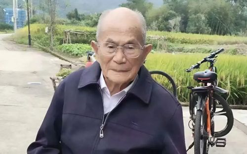 Cụ ông sống thọ 111 tuổi, mỗi ngày ăn một món kỳ quặc nhưng sức khỏe vẫn cực tốt