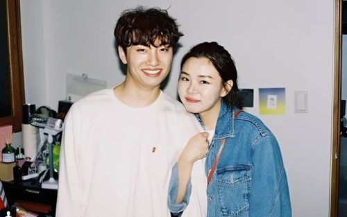 Nam ca sĩ nổi tiếng bị tố ngoại tình nay đi dọn dẹp, dạy nhạc kiếm sống qua ngày