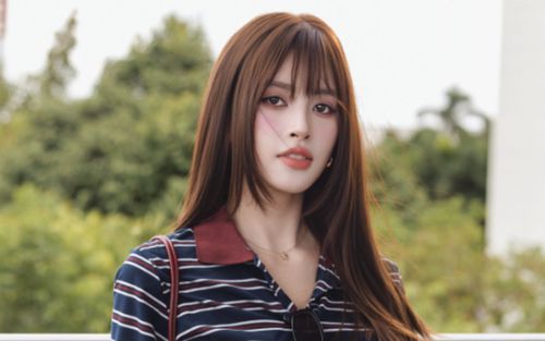 Thời trang đời thường của Hoa hậu Tiểu Vy