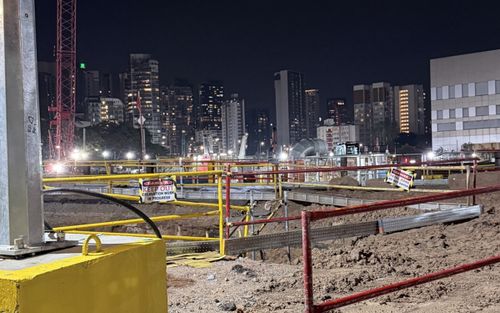 Đào đất làm công trình sau bệnh viện, phát hiện 4 chiếc quan tài không rõ danh tính