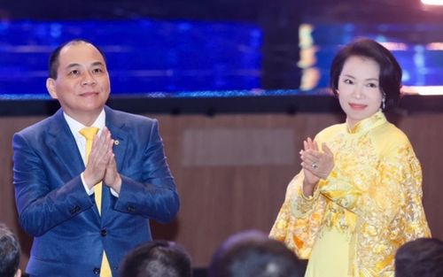 Hình ảnh ấn tượng của gia đình tỷ phú Phạm Nhật Vượng tại lễ trao giải VinFuture 2025