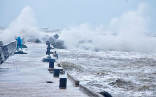 Gió mùa Đông Bắc tăng cấp, Biển Đông lại 'dậy sóng'
