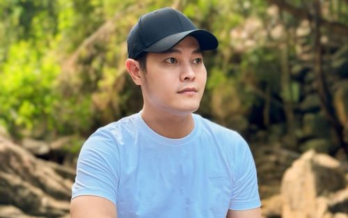 Vừa ly hôn vợ sau 20 năm gắn bó, nam ca sĩ Việt tiết lộ có bạn gái mới khiến khán giả bất ngờ