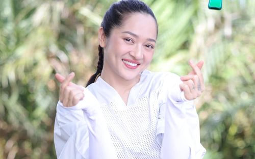 Chiếc điện thoại 64 triệu của ca sĩ Bảo Anh