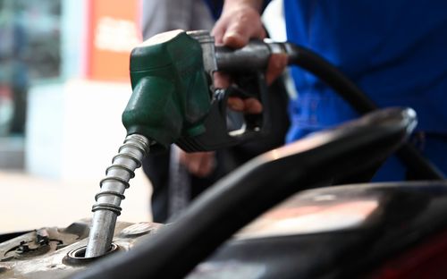 Giá xăng dầu hôm nay 7/12: Tiếp tục tăng mạnh