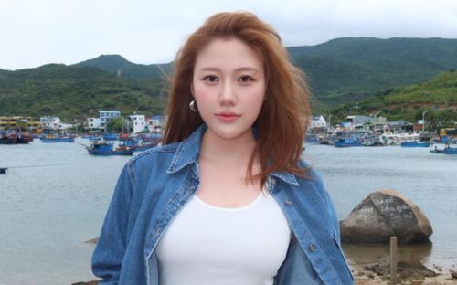 Chiếc điện thoại 45 triệu của em gái Trấn Thành