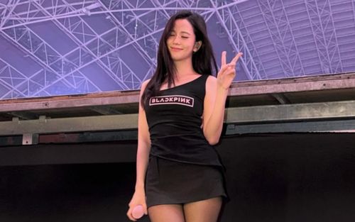 Jisoo (BLACKPINK) khoe ảnh diện váy ngáy cũn