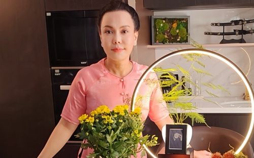 Việt Hương làm điều xúc động ở ngày giỗ 5 năm của Chí Tài, nghẹn ngào nhắc đến Thương Tín