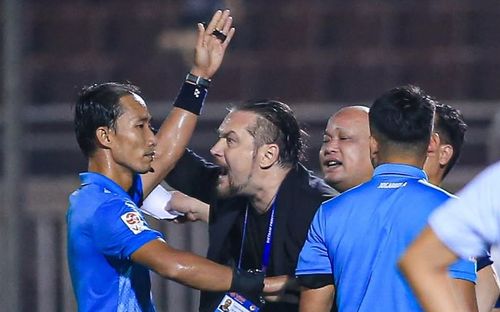 Khi trọng tài FIFA ở V.League bị 'tẩy chay'
