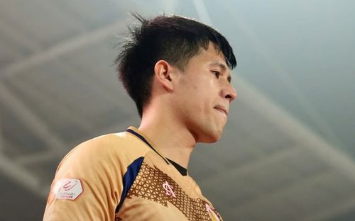 Cú ngược dòng của trung vệ Đình Trọng