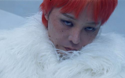 G-DRAGON khóa #1 hot search Weibo chỉ với một câu hát