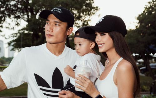 Vợ chồng Bùi Tiến Dũng hành động tình tứ gây chú ý trên phố