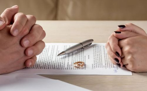 Nam ca sĩ nổi tiếng thừa nhận đã ly hôn vợ 4 năm trước, không ai hay biết