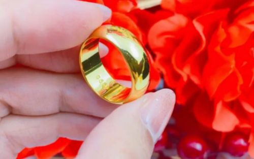 Chi gần 11 triệu đồng, người đàn ông 'tá hoả' vì chỉ nhận được 6 phân vàng