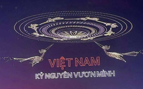 Cận cảnh màn tổng duyệt trình diễn 10.500 drone ánh sáng mừng 50 năm ngày Giải phóng miền Nam