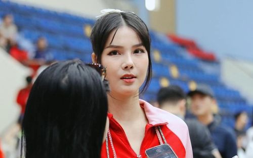 Vợ Mạc Hồng Quân nhập viện