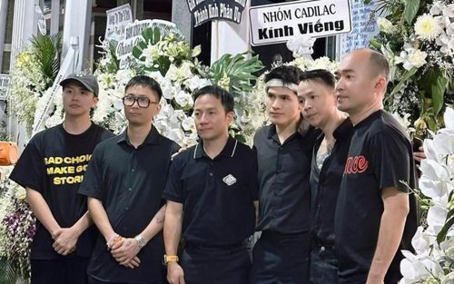 Nhiều nghệ sĩ Việt đến chia buồn với Quốc Thiên tại Đồng Nai
