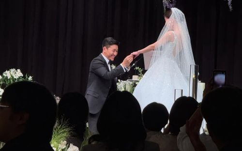 Nam ca sĩ có vợ và 3 con lên tiếng về tin đồn là người đồng tính