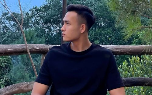 Trung vệ cao 1m86 của CAHN