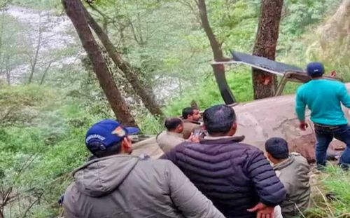 Máy bay chở khách hành hương đâm vào ngọn núi, 6 người thiệt mạng