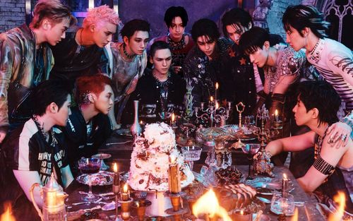 Album kỷ niệm 10 năm của SEVENTEEN vướng nghi vấn đạo nhái