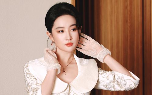 Khoảnh khắc 'chứng minh' nhan sắc thực của Lưu Diệc Phi