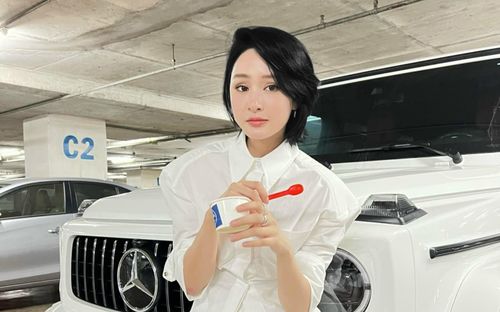Chuyện gì đang xảy ra với Hiền Hồ?