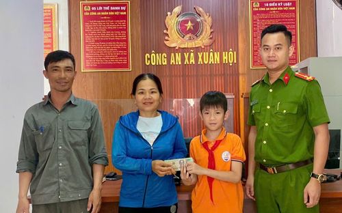 Nam sinh 11 tuổi nhặt được 61 triệu đồng, hành động tiếp đó khiến ai cũng ngợi khen