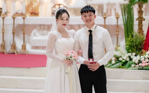 Vợ Hồ Văn Cường lộ bụng bầu sau đám cưới?