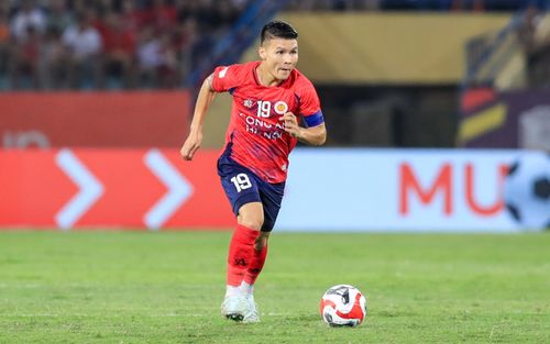 Theerathon chơi xấu Quang Hải