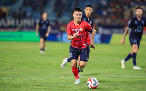 Quang Hải khiến Theerathon lu mờ