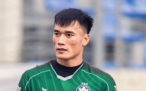 Ngược đời đội của thủ môn Bùi Tiến Dũng