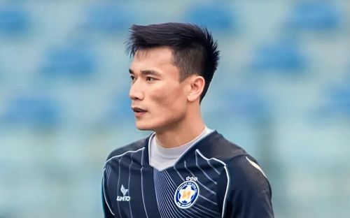 Thủ môn Bùi Tiến Dũng gieo sầu cho Popov?