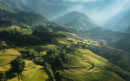 Du lịch bùng nổ dịp 30/4 – 1/5: Những điểm đến đông đúc nhất cả nước