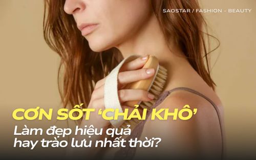 'Cơn sốt' chải khô: Làm đẹp hiệu quả hay trào lưu nhất thời?