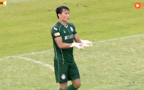 Ngày bất lực của thủ môn Bùi Tiến Dũng