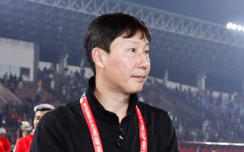 Ngả mũ trước HLV Kim Sang Sik