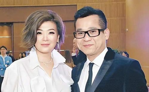 Một Á hậu kiện chồng cũ dùng dao đe dọa, thái độ ở phiên tòa gây chú ý