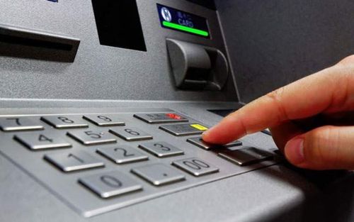 Thanh niên rút 7 tỷ tiền mặt tại trụ ATM, cảnh sát phát hiện sự thật sau khi tra hỏi