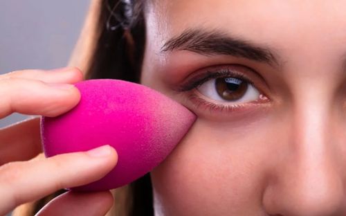 Trang điểm với kem nâng tông: Bí mật phụ nữ cần biết!