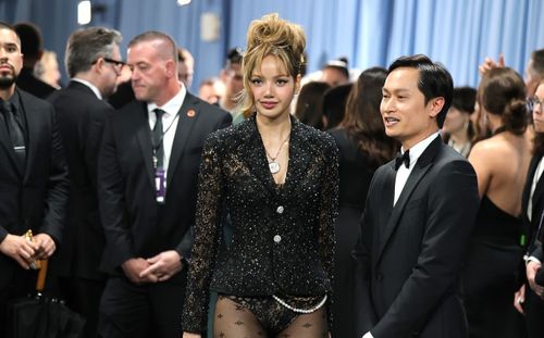 'Thảm họa' của Lisa trong lần đầu xuất hiện ở Met Gala