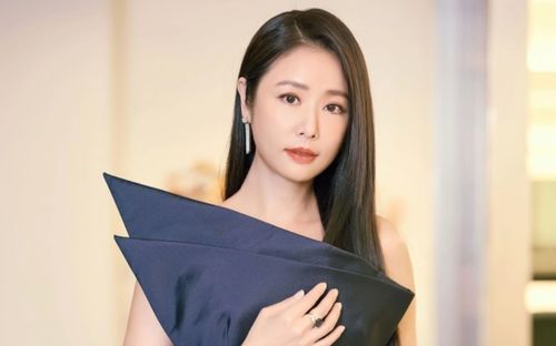 Vợ chồng Lâm Tâm Như được bắt gặp đưa con gái ra ngoài, thái độ dành cho ái nữ gây chú ý