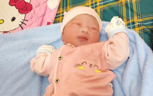 Bé gái sơ sinh bị bỏ rơi trong đêm, tình trạng lúc phát hiện ai cũng xót xa